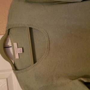 Green pullover cashmere top. New without tags.  XL